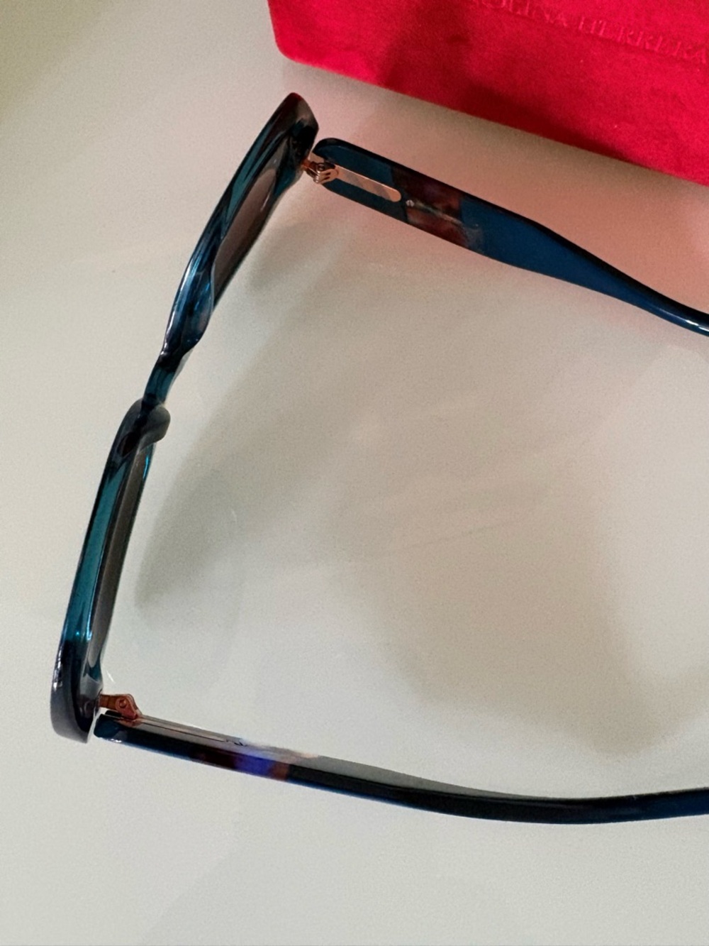 Carolina Herrera Oversized Sunglasses with Original Case - Picture 12 of 15